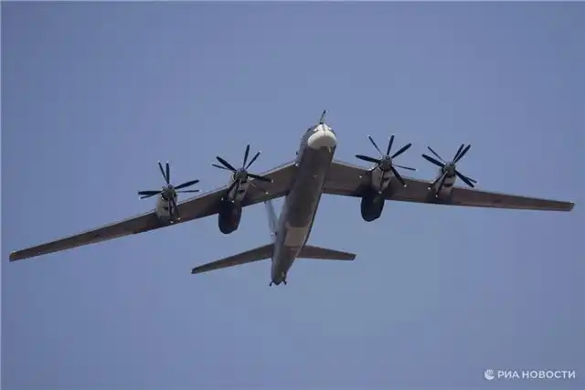 Российская и китайская стратегическая авиация совместно патрулировали воздушное пространство более шести часов