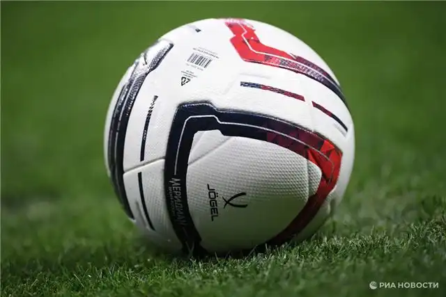 Foot Mercato сообщает о заинтересованности ЦСКА и Локомотива в алжирском защитнике Аззи