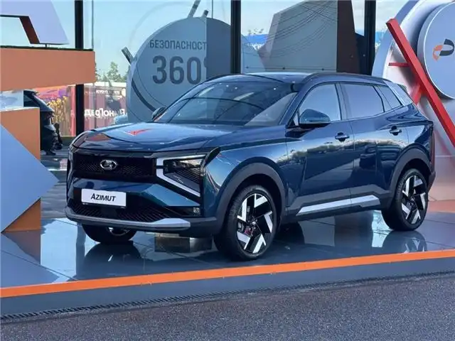 «АвтоВАЗ» представил на ПМЭФ спортивные модели автомобилей и яхту Azimut в свежем дизайне