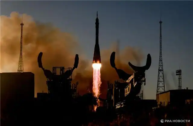 Экипаж из России и США отправился с Байконура на ракете Союз-2.1а