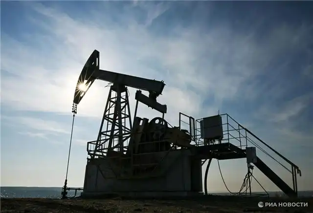Стоимость нефти Brent впервые с 10 марта упала ниже отметки в $82 за баррель