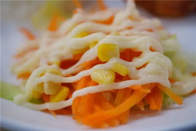 Куриный салат с корейской морковью и кукурузой — пик быстрого и вкусного угощения
