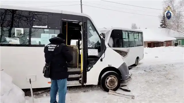 Девять человек получили травмы в аварии с автобусами в Пермском крае
